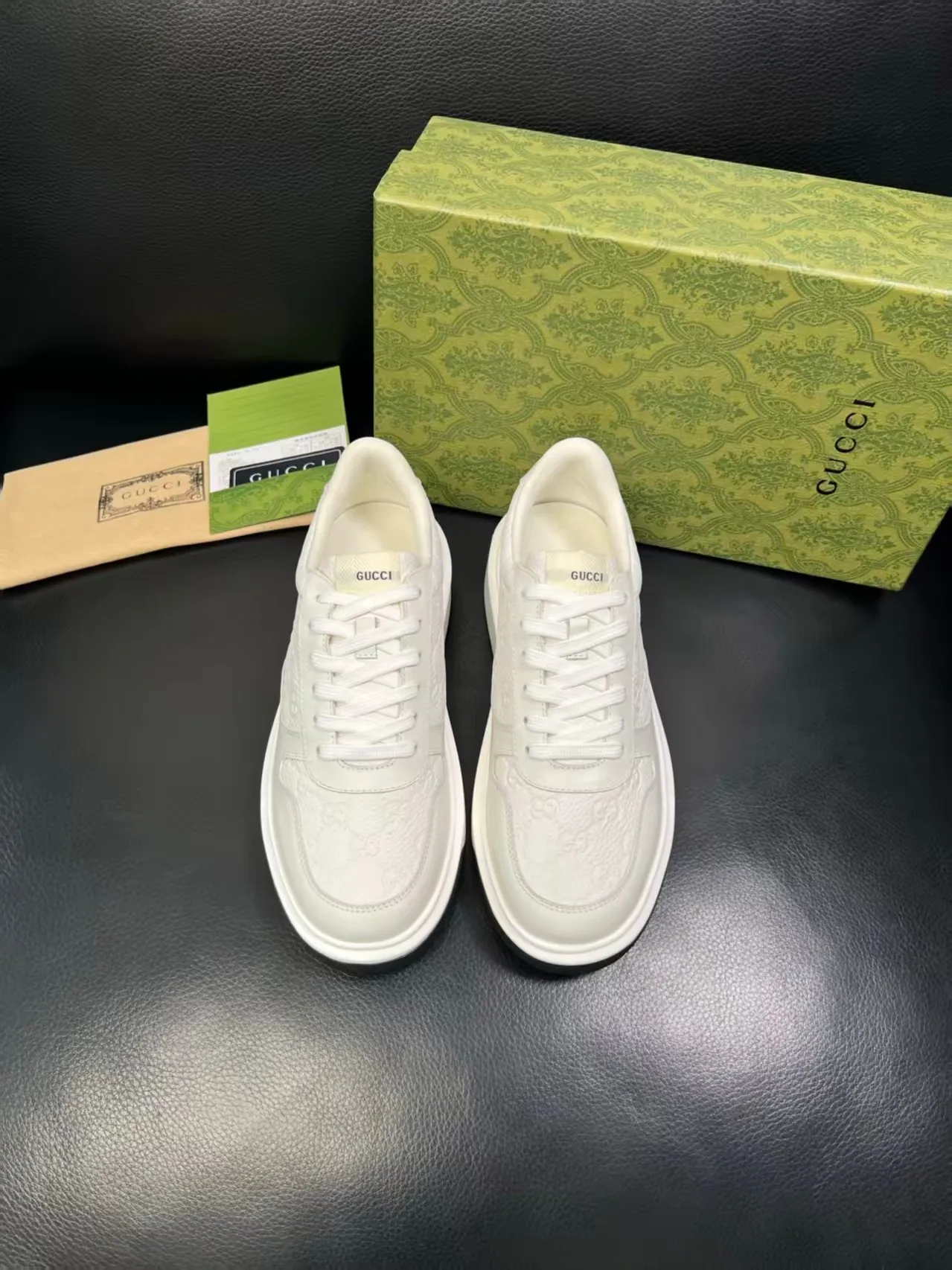 P460 new men's shoes GUCCI [Lightning] latest shoes are shipped. Original quality, fashionable, made of special materials, sheepskin lining, brand new packaging. The foot feels super comfortable and the workmanship is impeccable. Size: Male 38-45.